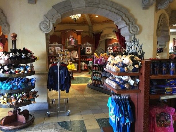 Disney's Hollywood Studios gift shops and shopping merchandise