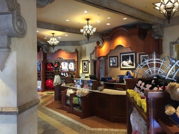 Disney's Hollywood Studios gift shops and shopping merchandise