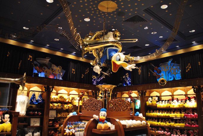 Walt Disney World Magic Kingdom gift shop shopping disney princess merchandise