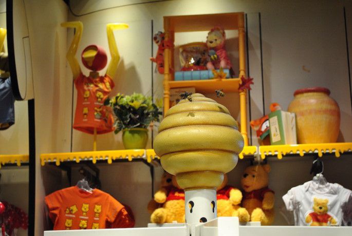 Walt Disney World magic Kingdom winnie the pooh and friends gift shop shopping disney merchandise