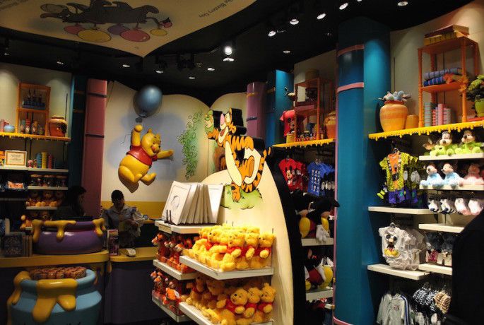 Walt Disney World magic Kingdom winnie the pooh and friends gift shop shopping disney merchandise