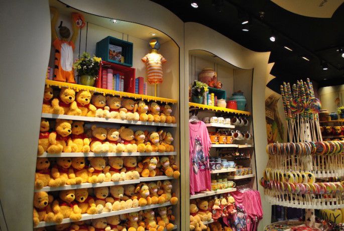 Walt Disney World magic Kingdom winnie the pooh and friends gift shop shopping disney merchandise