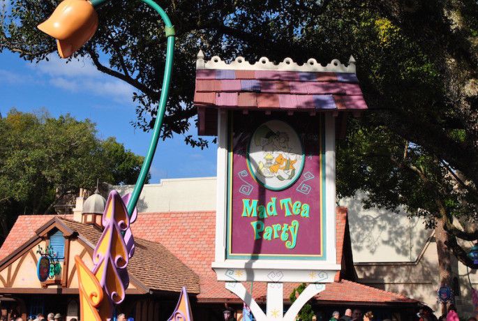 Walt Disney World magic Kingdom best rides and attractions tea cups alice in wonderland