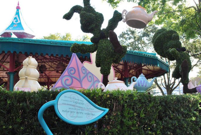 Walt Disney World magic Kingdom best rides and attractions tea cups alice in wonderland