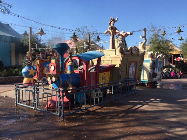 Walt Disney World Magic Kingdom pools and kids splash areas circus