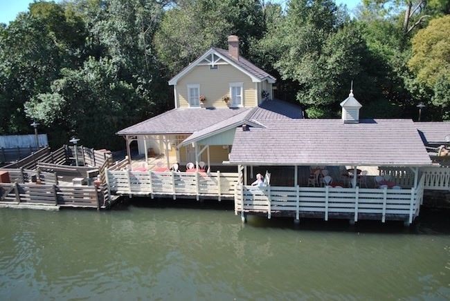 walt disney world magic kingdom liberty belle rivers of america boat