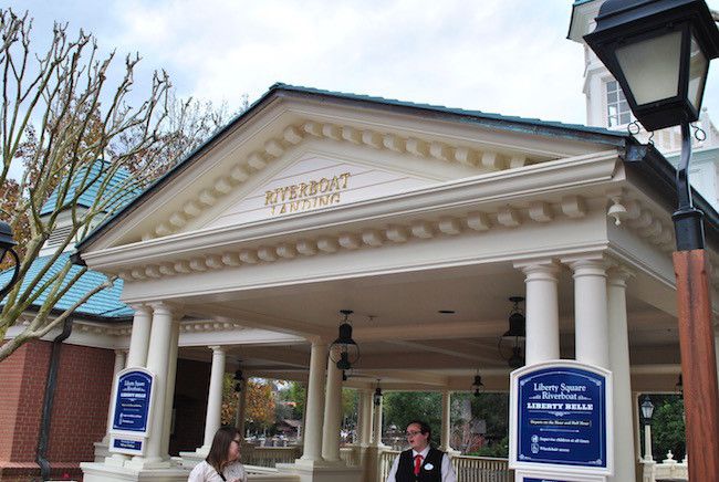 walt disney world magic kingdom liberty belle rivers of america boat