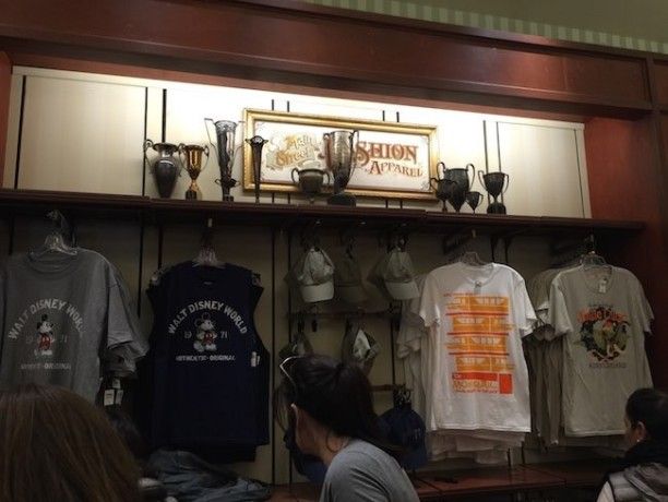 walt disney world where are the best gift shops in the magic kingdom disney shopping for merchandise