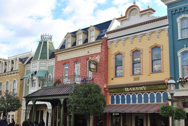 walt disney world magic kingdom bakery breakfast snacks and starbucks