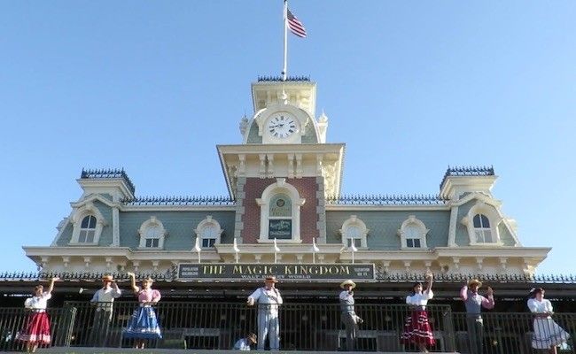 walt disney world magic kingdom morning entrance show best characters in disney