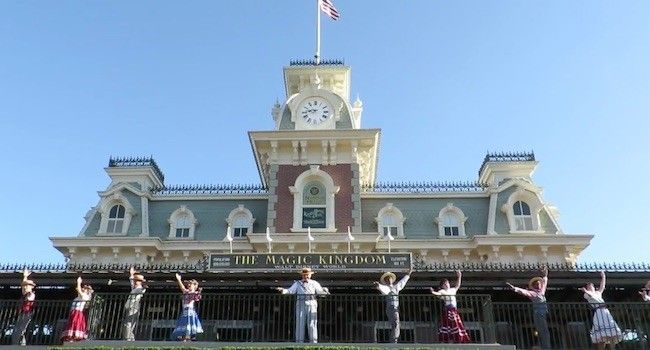 walt disney world magic kingdom morning entrance show best characters in disney