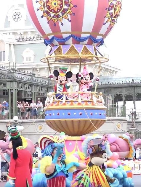 walt disney world magic kingdom parades and fireworks