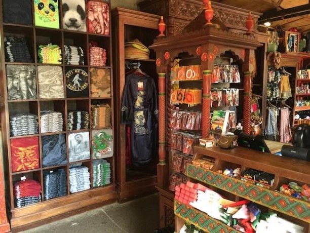 walt disney world disney's animal kingdom authentic park attraction gift shops and reviews in disney world