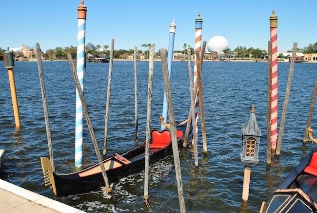 building of spaceship earth epcot disney world