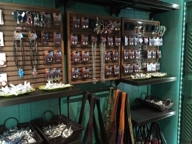 where can i find custom jewelry in walt disney world