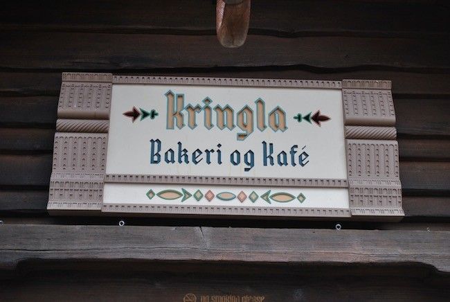 How to book your disney dining reservations