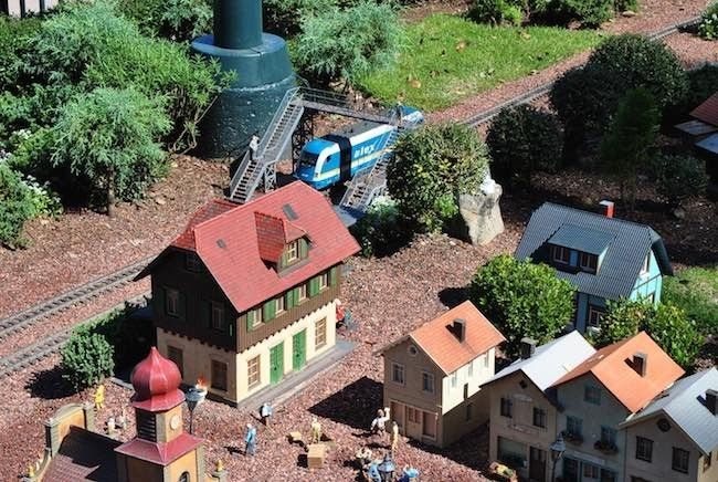 what is the name of the train set in the germany pavilion