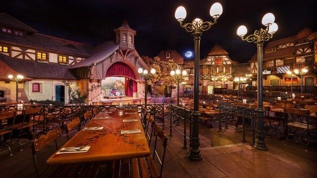 Biergarten Restaurant (Epcot, Germany, World Showcase, Dining