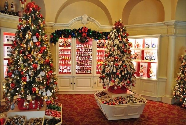 where can i find decorated christmas trees at disney world