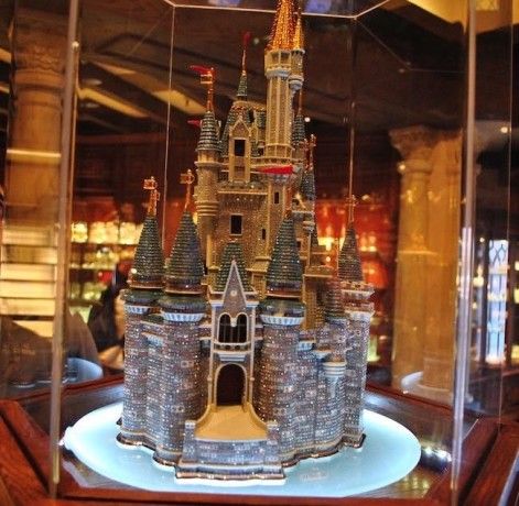 where can you find the crystal cinderella castle in disney world