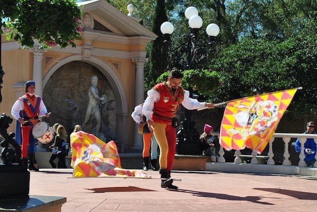 what are the names of the flag wavers in the italy pavilion