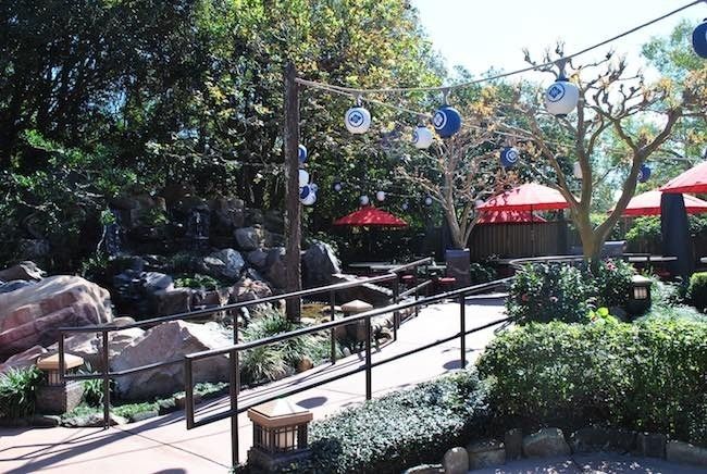 a list of quick service restaurants in disney world