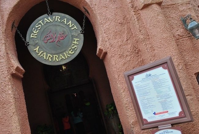 when can you make dining reservations at disney world