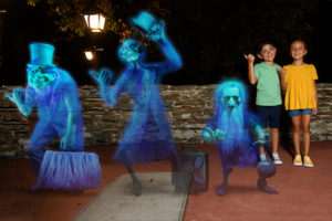 hitchhiking ghosts mickey's not so scary halloween party photopass magic shots