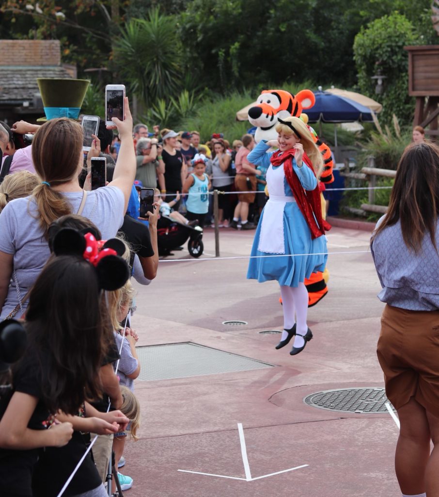 alice and tigger in festival of fantasy parade